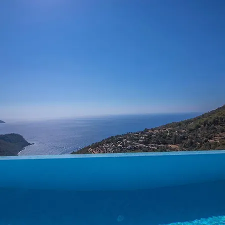 ليسيا فاراليا